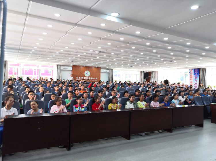 冰雪運(yùn)動課程走進(jìn)朝陽實驗小學(xué)